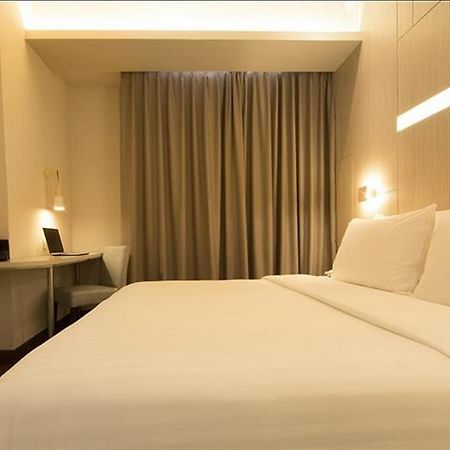 Swiss-Belinn Cikarang Buitenkant foto