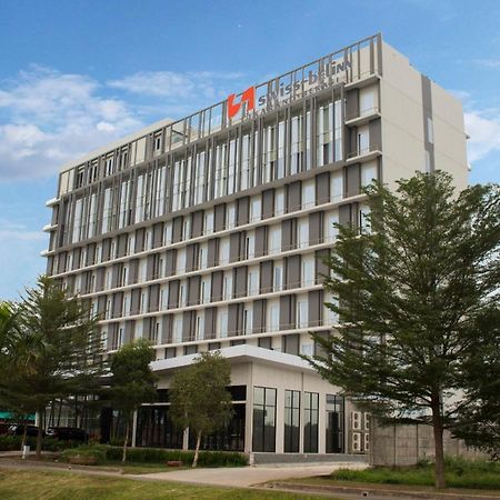 Swiss-Belinn Cikarang Buitenkant foto