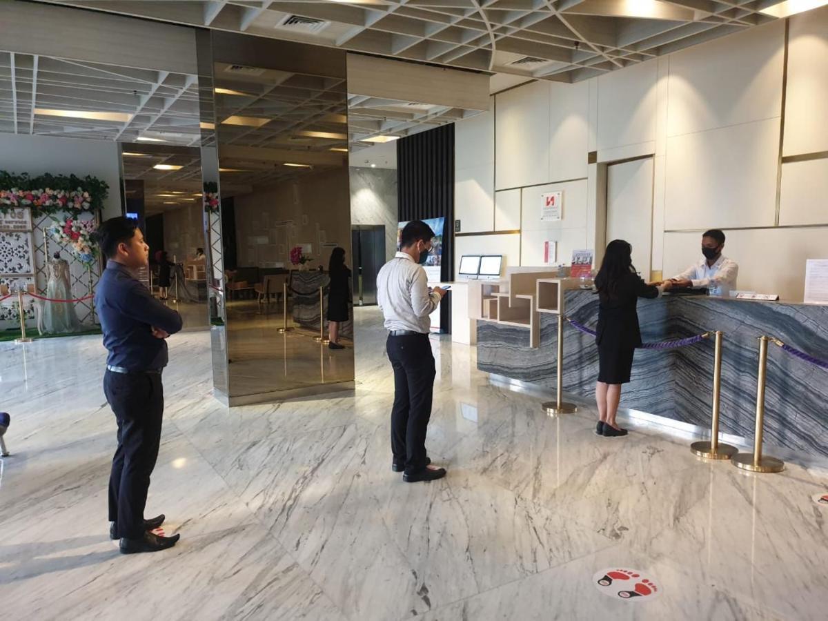Swiss-Belinn Cikarang Buitenkant foto