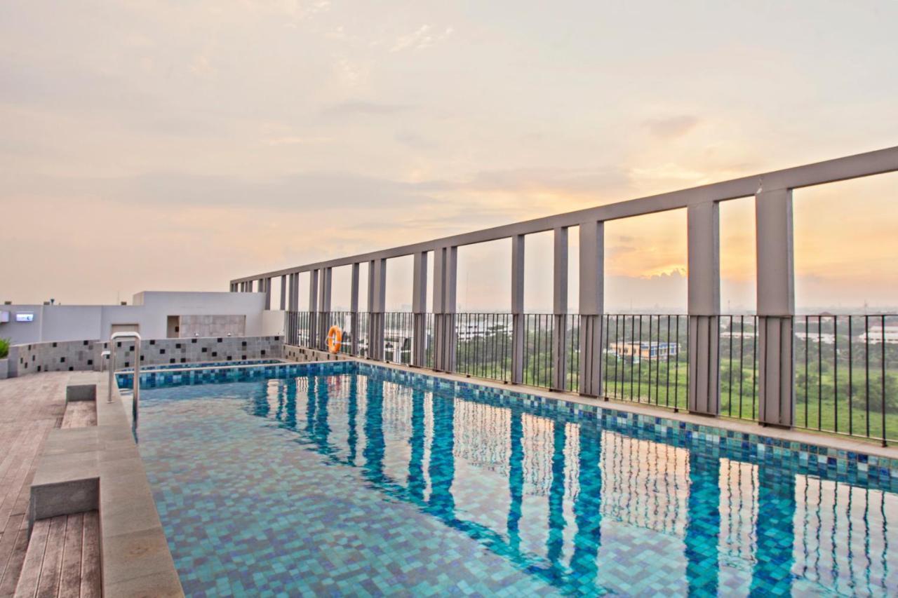 Swiss-Belinn Cikarang Buitenkant foto