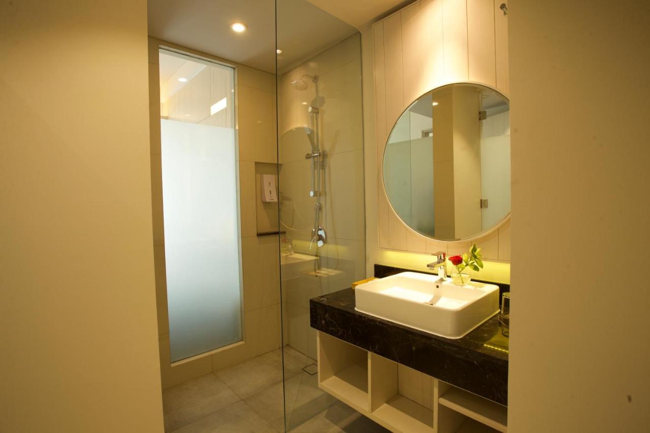 Swiss-Belinn Cikarang Buitenkant foto