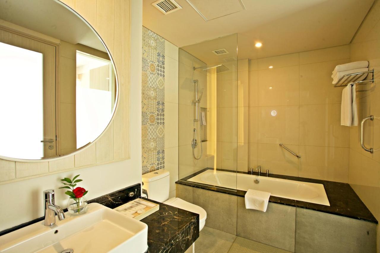 Swiss-Belinn Cikarang Buitenkant foto