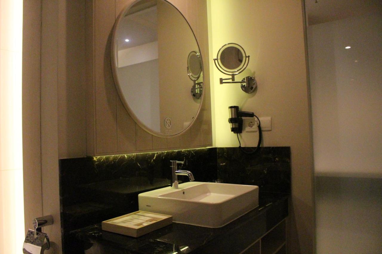Swiss-Belinn Cikarang Buitenkant foto