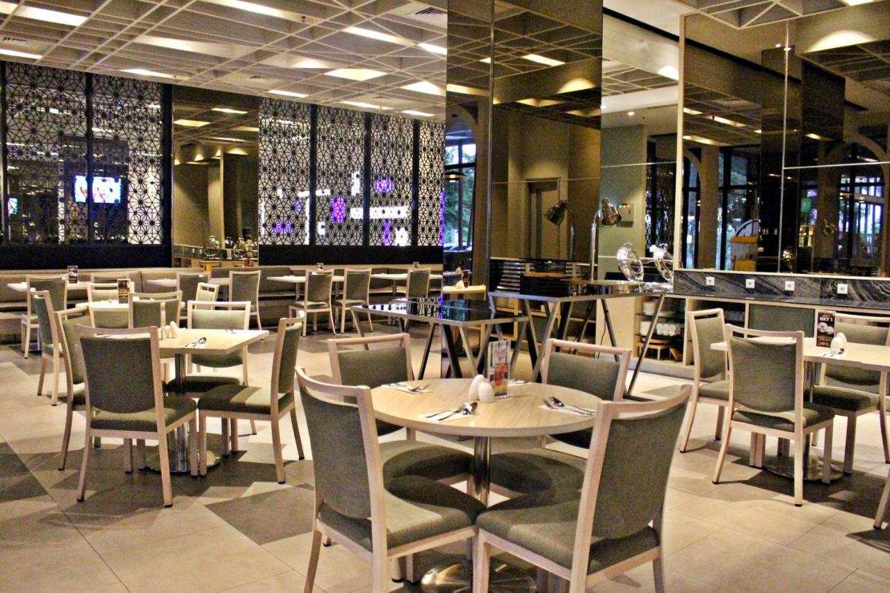 Swiss-Belinn Cikarang Buitenkant foto