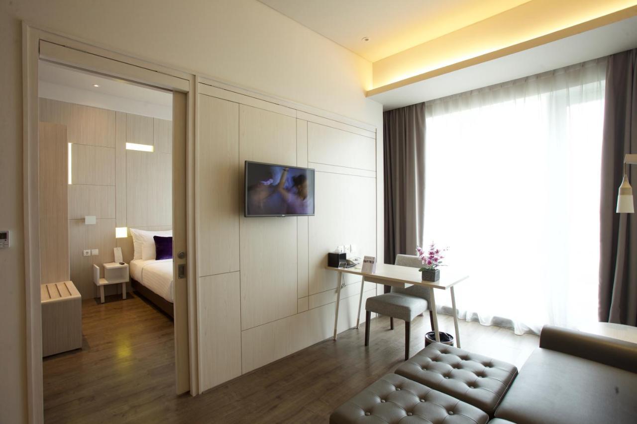 Swiss-Belinn Cikarang Buitenkant foto