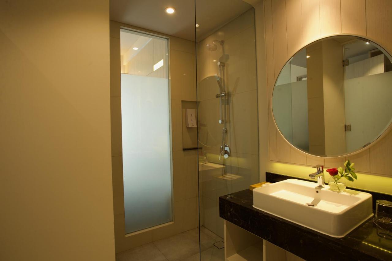 Swiss-Belinn Cikarang Buitenkant foto