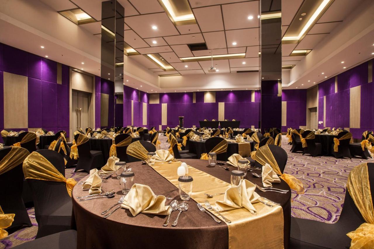 Swiss-Belinn Cikarang Buitenkant foto
