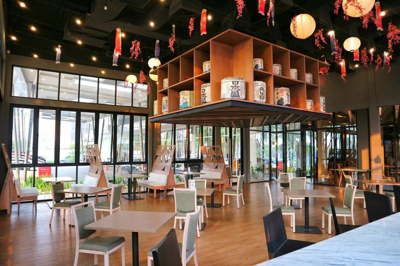 Swiss-Belinn Cikarang Buitenkant foto