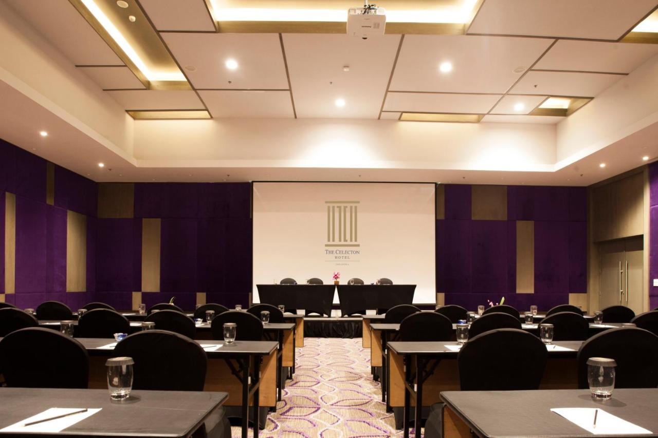 Swiss-Belinn Cikarang Buitenkant foto