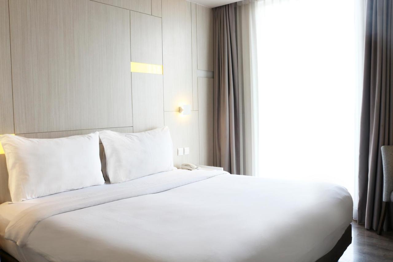 Swiss-Belinn Cikarang Buitenkant foto