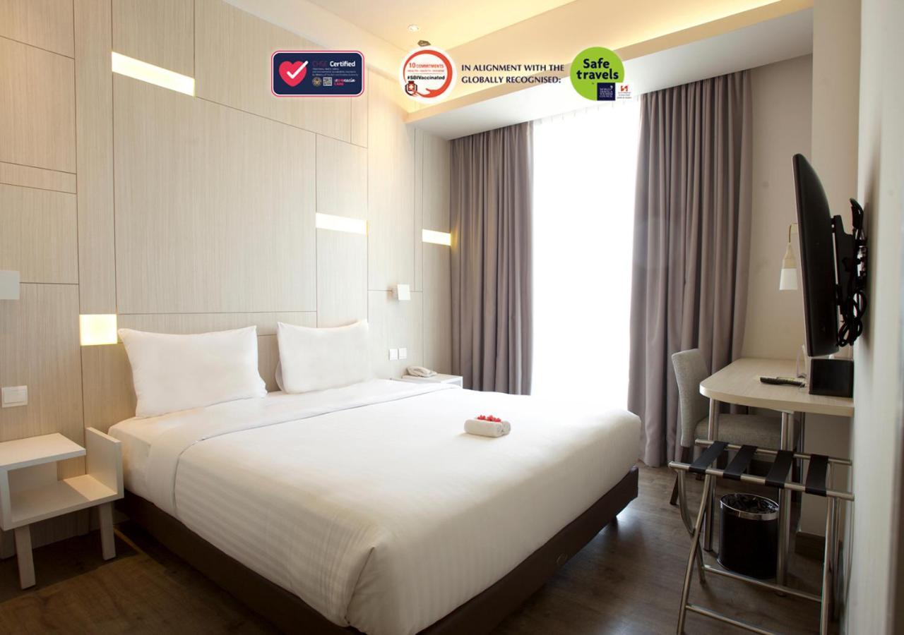 Swiss-Belinn Cikarang Buitenkant foto