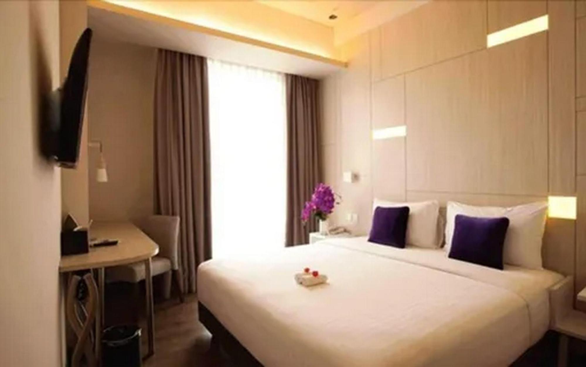 Swiss-Belinn Cikarang Buitenkant foto