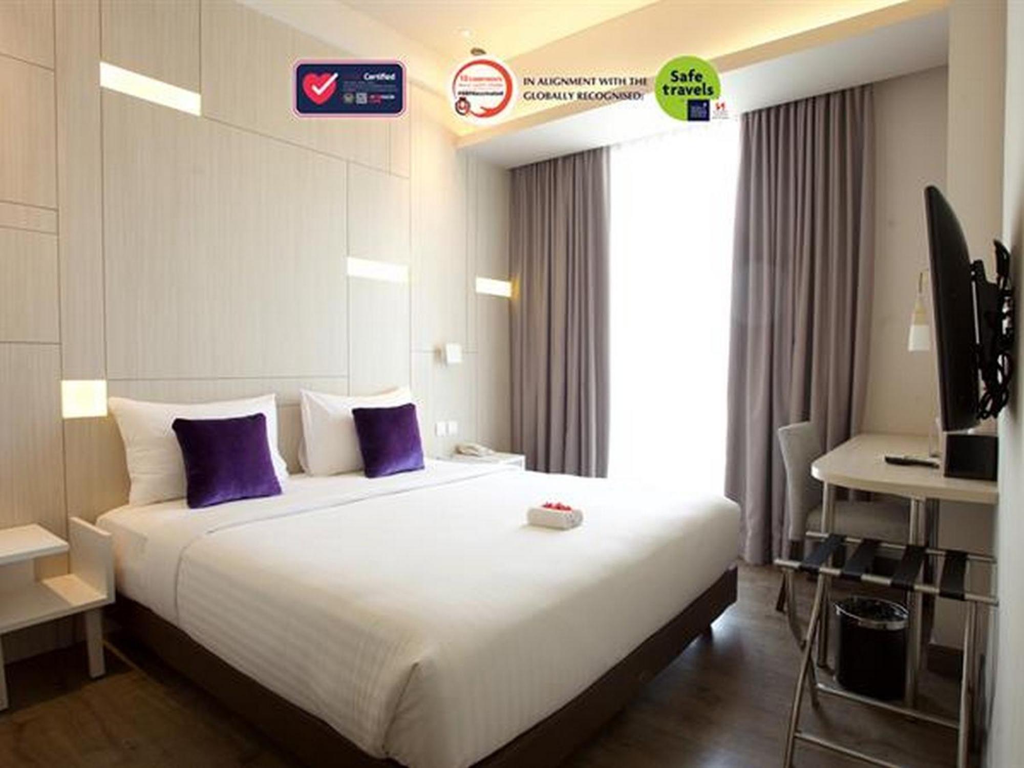 Swiss-Belinn Cikarang Buitenkant foto