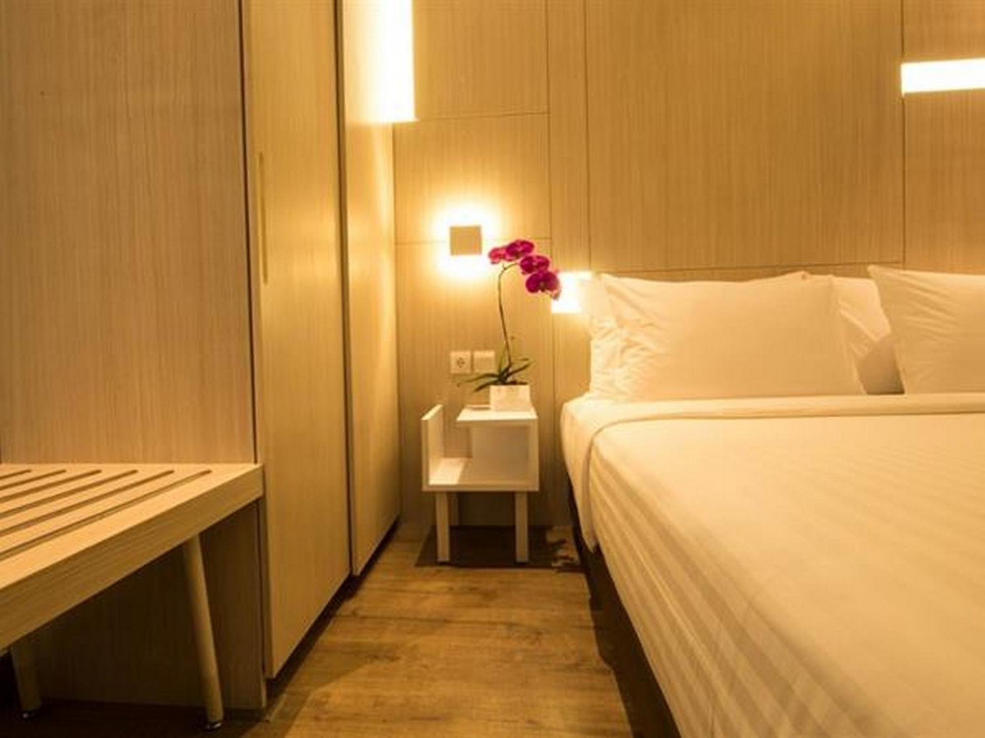 Swiss-Belinn Cikarang Buitenkant foto