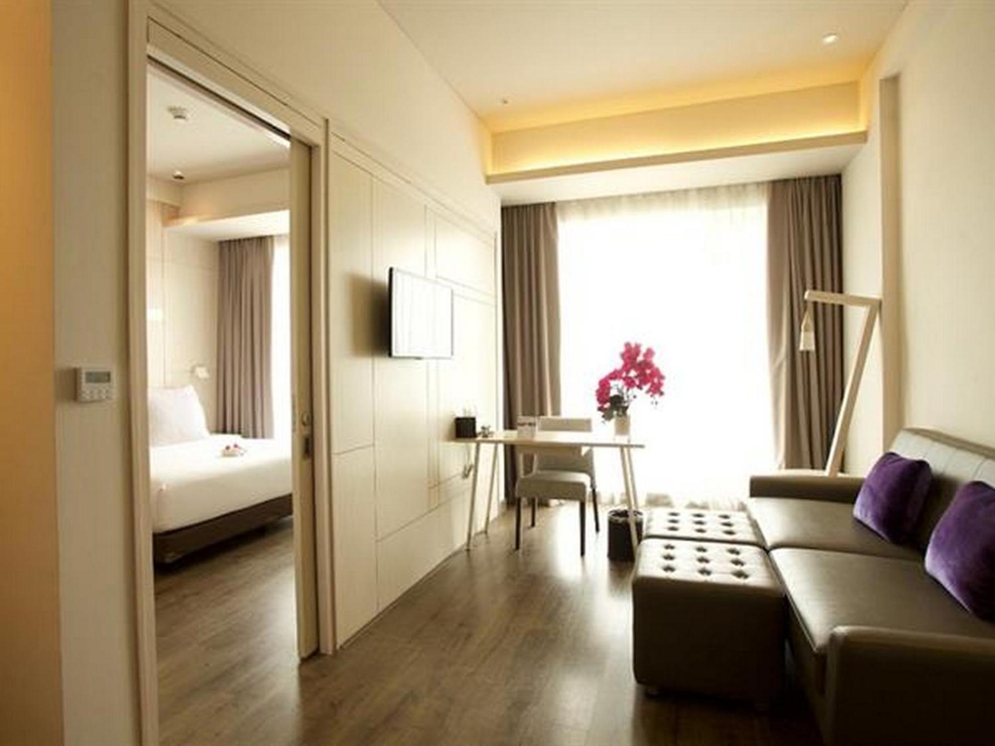 Swiss-Belinn Cikarang Buitenkant foto