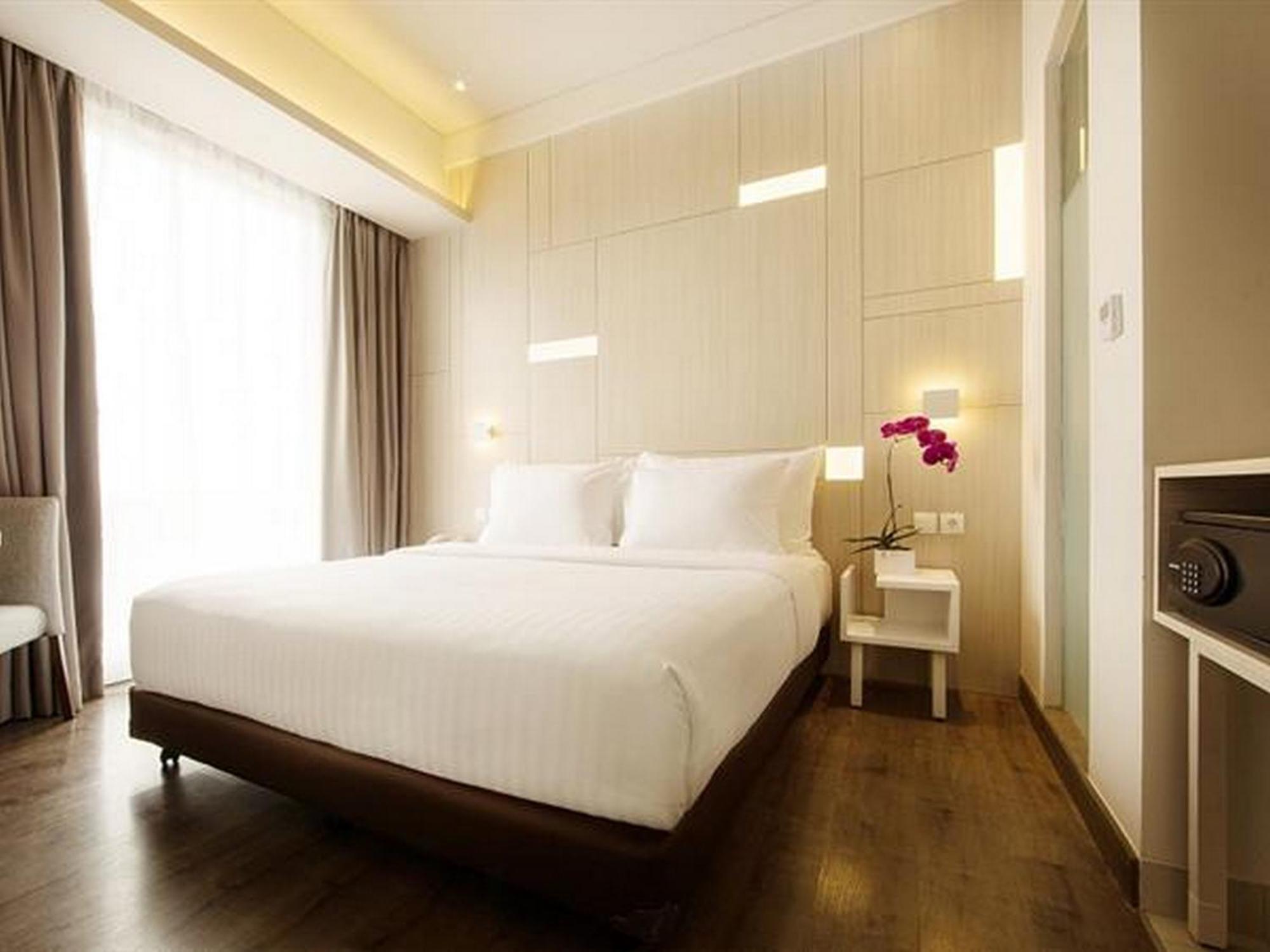 Swiss-Belinn Cikarang Buitenkant foto