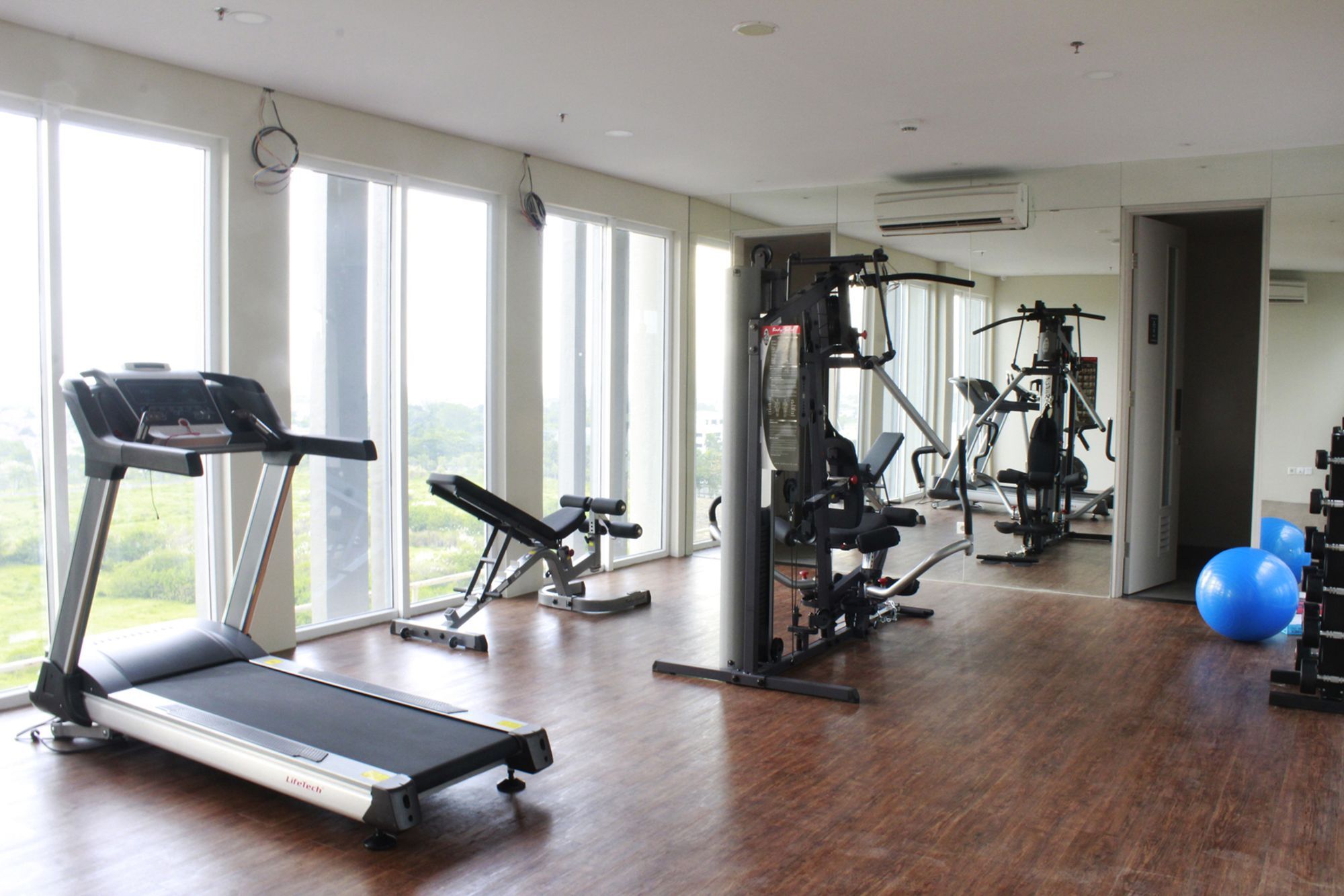 Swiss-Belinn Cikarang Buitenkant foto