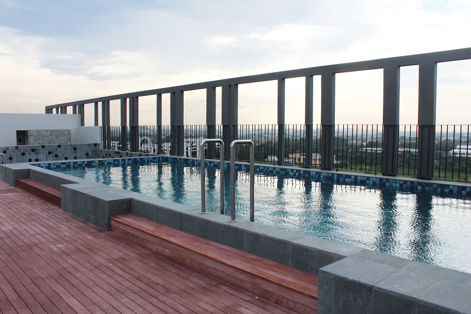 Swiss-Belinn Cikarang Buitenkant foto