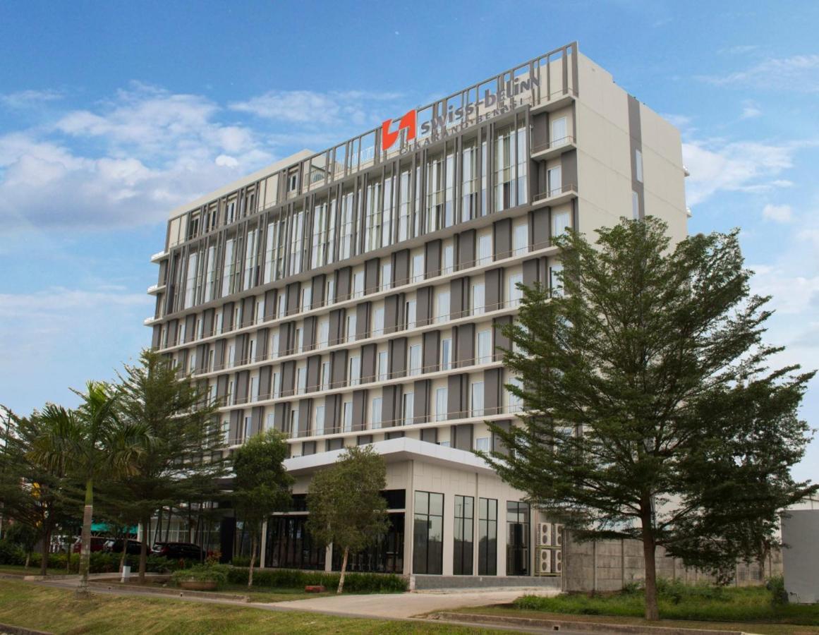 Swiss-Belinn Cikarang Buitenkant foto